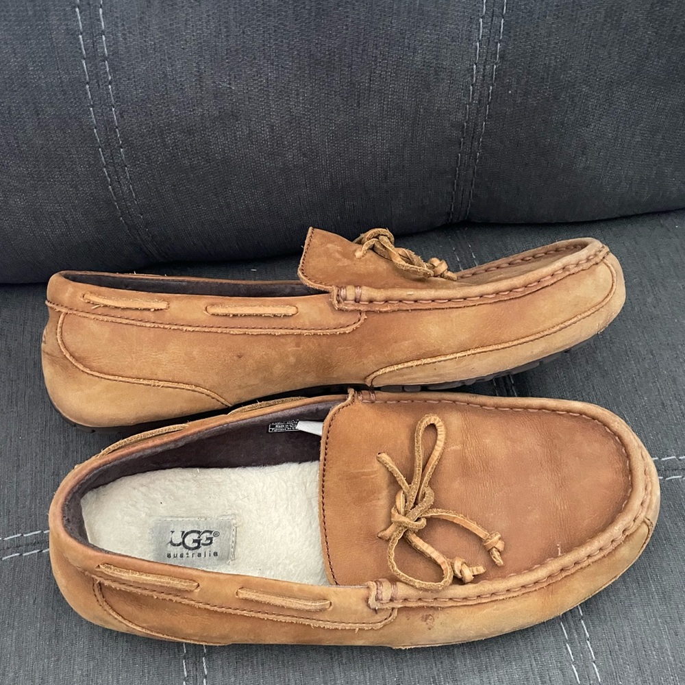 Ugg’s Slippers/House Shoes
